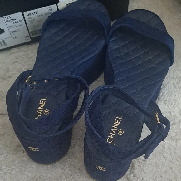 CHANEL Navy Quilted Sandals - Picture 5 of 6